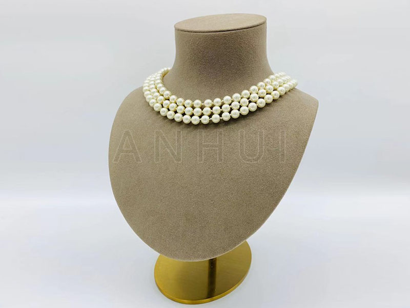 How to use visual marketing in jewelry props design